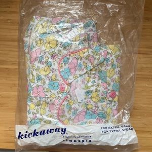 Vintage 60’s DEADSTOCK NOS flower power pajamas lounge set multicolor floral 12